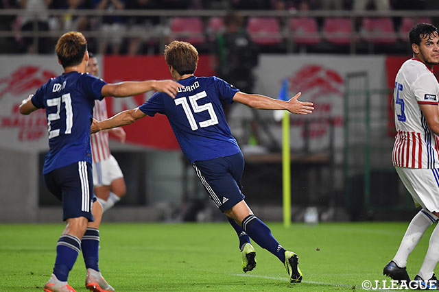 前半23分、長友からのクロスに大迫 勇也（#15）が左足で合わせて日本が先制に成功する【国際親善試合 日本vsパラグアイ】