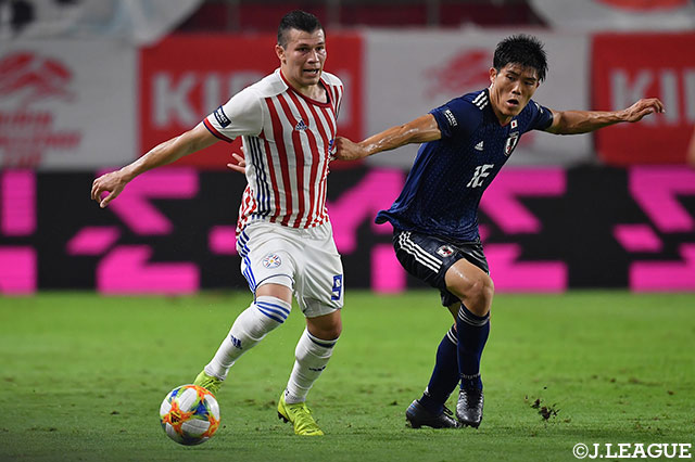 冨安 健洋は、前半はCB、後半は右のSBとしてプレー。ポリバレントな一面を見せた【国際親善試合 日本vsパラグアイ】