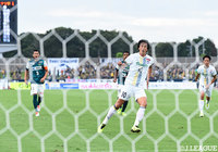 前半14分のPKを青木 翔大が沈めて群馬が先制!【明治安田J3 第22節 相模原vs群馬】