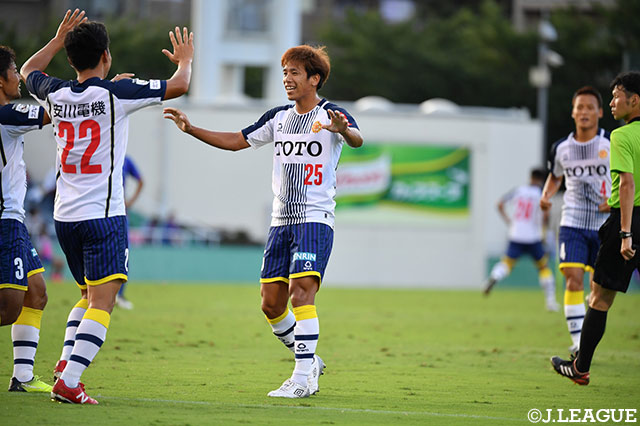 國分 伸太郎（北九州）がカットインからそのまま右足を振り抜いたシュートがゴール右隅に決まる！【明治安田Ｊ３ 第22節 F東23vs北九州】