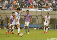 PKの場面で宮市 剛(岩手)が真ん中に強烈な一撃を蹴り込み、同点に追い付く!【明治安田J3 第22節 藤枝vs岩手】