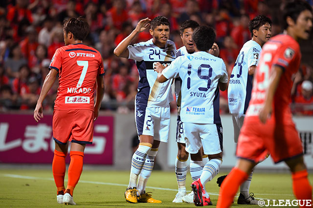 開始早々、ロメロ フランク（#24）の3試合連続となるゴールでアウェイの町田が先手を奪う！【明治安田Ｊ２ 第31節 大宮vs町田】