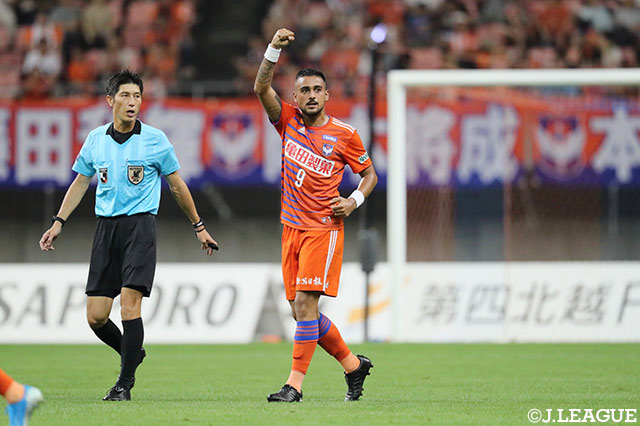 前半5分、同18分、レオナルド（新潟）が立て続けに得点を奪う！【明治安田Ｊ２ 第31節 新潟vs千葉】