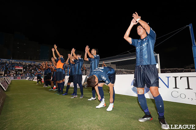 ホームの横浜FCが甲府を振り切り、3-2で勝利。13試合負けなしとした【明治安田Ｊ２ 第31節 横浜FCvs甲府】