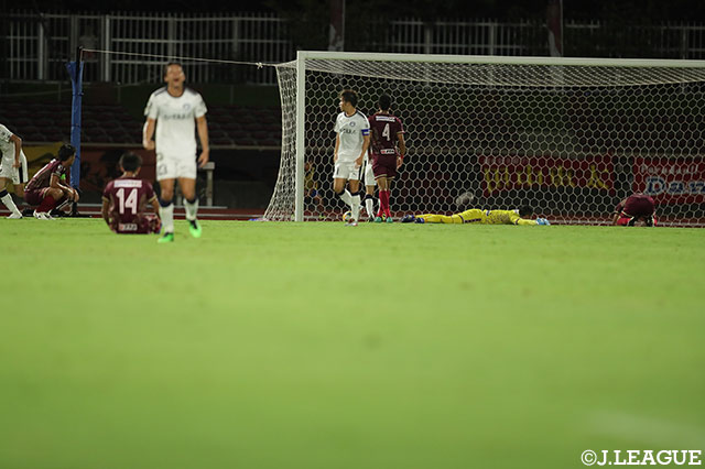 前半終了間際、オウンゴールで鹿児島が同点に追いつく！【明治安田Ｊ２ 第31節 琉球vs鹿児島】