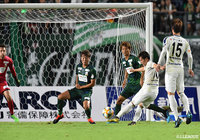 和田が落としたボールに西谷 和希(栃木)が左足で合わせるも、惜しくもクロスバーの上に外れてしまう【明治安田J2 第31節 岐阜vs栃木】