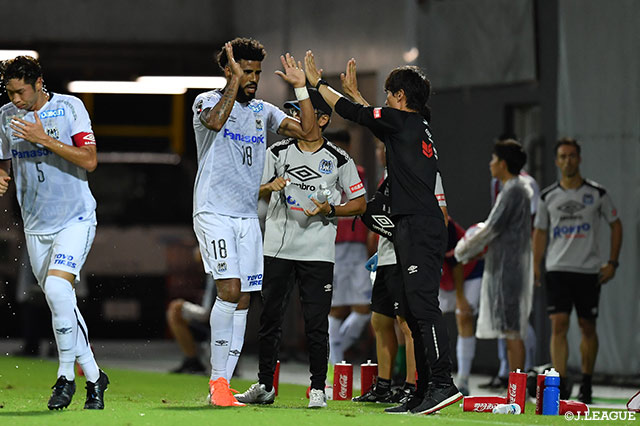 宇佐美がふわりと浮かせたクロスにパトリックが力強いヘディングで合わせ、Ｇ大阪が貴重なアウェイゴールを奪う！【ルヴァンカップ 準々決勝 第2戦 FC東京vsＧ大阪】