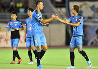 川崎ＦがFKのチャンスを得ると下田のクロスにレアンドロ ダミアンが高い打点のヘディングで合わせ、再びリードを奪う【ルヴァンカップ 準々決勝 第2戦 名古屋vs川崎Ｆ】