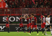 小池のクロスをニアに入った土居がフリックしてコースを変えるとボールはゴール前へ。これに反応した犬飼 智也が冷静にゴールへ流し込み、鹿島が同点に追いつく【ルヴァンカップ 準々決勝 第2戦 鹿島vs浦和】