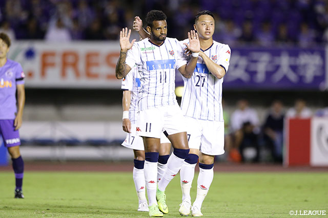 アンデルソン ロペスがドリブルで持ち上がり、ペナルティエリア手前で左足を振り抜く！これが決まりアウェイの札幌が先制に成功！【ルヴァンカップ 準々決勝 第2戦 広島vs札幌】