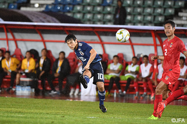 前半16分、左サイドの中島 翔哉がカットインから右足を一閃！強烈なミドルシュートがネットに突き刺さり、日本が幸先よく先制に成功する【カタールＷ杯 アジア2次予選 ミャンマーvs日本】