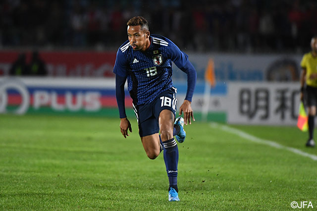 後半31分に投入された鈴木 武蔵（札幌）。少ない出場時間ながら、自身の特長であるスピードを活かし突破するなどアピールした【カタールＷ杯 アジア2次予選 ミャンマーvs日本】