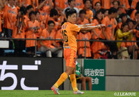 西澤 健太が中央へカットインして豪快に右足を振り抜くと、鮮やかな軌道を描きながらネットに突き刺さり、清水が同点に追い付く【明治安田J1 第26節 清水vs名古屋】