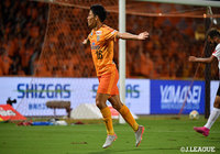 西澤 健太（清水）はPA左後方から左足を一閃。相手の股を通って枠の右に吸い込まれ、2点差とする【明治安田Ｊ１ 第26節 清水vs名古屋】