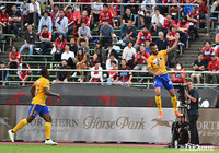 相手のマークをうまく剥がしたハモン ロペス(#9)がCKのクロスをダイレクトボレーでネットに突き刺し、仙台がリードを広げる【明治安田J1 第26節 札幌vs仙台】