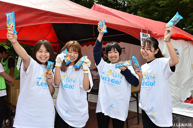 今日は来場者全員に「ガリガリ君 ソーダ味」を無料でプレゼント！【明治安田Ｊ１ 第26節 札幌vs仙台】