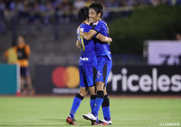 相手のパスミスを突き、ショートカウンターを仕掛けた大分は、最後に三平 和司（右）がカットインから右足で相手の股を抜いたグラウンダーのシュートをゴール左に決め、大分が幸先よく先制ゴールを奪う【明治安田Ｊ１ 第26節 大分vs湘南】