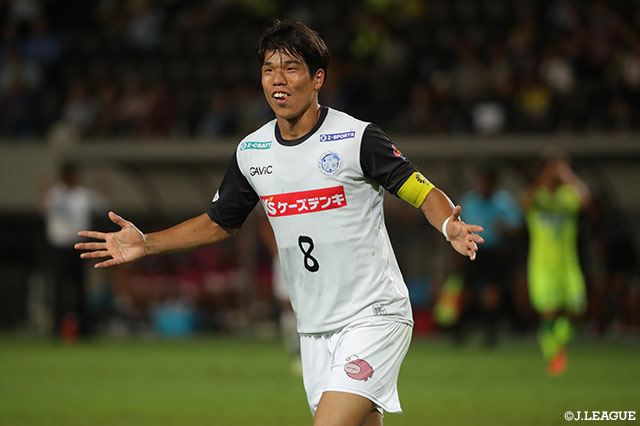 福満が落としたボールに前 寛之がダイレクトで合わせ、水戸が先制点を奪う【明治安田Ｊ２ 第32節 千葉vs水戸】