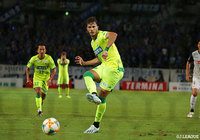 クレーベがこの日2点目となる得点をPKで沈め、千葉が逆転に成功する【明治安田J2 第32節 千葉vs水戸】