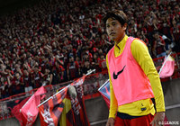 内田 篤人(鹿島)は出場はなかったものの、ピッチサイドから味方に激しい身ぶりで指示を送り続けた【明治安田J1 第26節 鹿島vsFC東京】