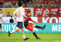 ペナルティエリア手前でボールを受けたセルジーニョが左足を振り抜く！豪快なシュートがネットに突き刺さり、鹿島が貴重な追加点を奪取【明治安田Ｊ１ 第26節 鹿島vsFC東京】