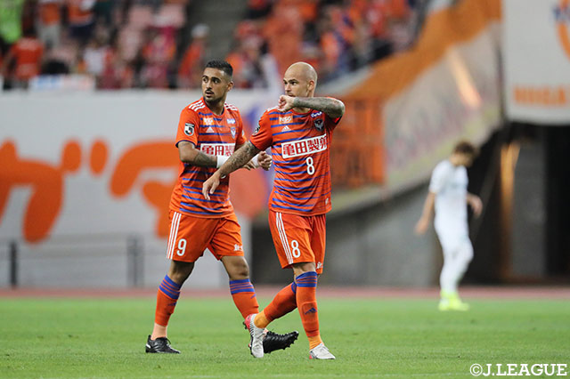 新潟がシルビーニョ（#8）の加入後初得点で追い付く！【明治安田Ｊ２ 第32節 新潟vs東京Ｖ】