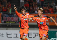 前半12分、三幸 秀稔(#29)の今季初ゴールで山口が先制に成功する【明治安田J2 第32節 山口vs愛媛】