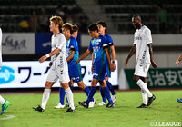 一進一退の攻防も得点は生まれず。激闘の末に勝点1を分け合う結果となった【明治安田Ｊ２ 第32節 徳島vs長崎】