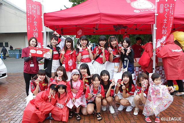 JA全農いしかわPRブースにて、石川県産米「ひゃくまん穀」を使用したおにぎりを販売してます♪【明治安田Ｊ２ 第33節 金沢vs山口】