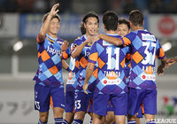 左サイドからのクロスを玉田が頭でそらすと、呉屋 大翔（#33）が胸トラップから素早く左足を振り抜き、長崎が先制点を獲得！【明治安田Ｊ２ 第33節 長崎vs京都】