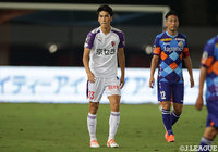 1点を追いかける京都は、後半17分にチームトップスコアラーの一美 和成を投入する【明治安田J2 第33節 長崎vs京都】