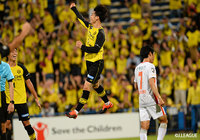 クリスティアーノのクロスを回収した江坂 任(#10)が左足のシュートを決めて、柏が逆転に成功【明治安田J2 第33節 柏vs愛媛】