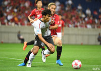 山中 亮輔（浦和）と鈴木 雄也（Honda）が激しいマッチアップを繰り広げる【天皇杯 ラウンド16 浦和vsHonda】