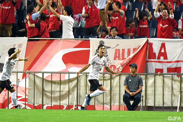 佐々木の高速クロスを富田 湧也（#4）が右足で流し込んで値千金の先制点を奪う【天皇杯 ラウンド16 浦和vsHonda】