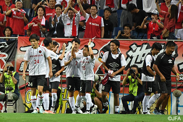 87分、味方のクロスを途中出場の原田 開（#15）がスライディングで流し込み、Hondaがリードを2点に広げる【天皇杯 ラウンド16 浦和vsHonda】