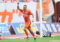 レオナルド（新潟）が後半ATに2得点を決めて、勝負あり【明治安田Ｊ２ 第34節 新潟vs水戸】