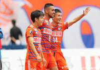 ホームの新潟が3発快勝。上位に位置する水戸を撃破し、5試合負けなしとした【明治安田Ｊ２ 第34節 新潟vs水戸】