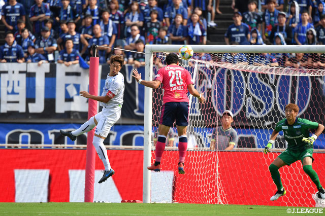 丸橋のクロスにブルーノ メンデスがヘディングであわせ、開始早々Ｃ大阪が先手を奪う【明治安田Ｊ１ 第27節 Ｃ大阪vsＧ大阪】