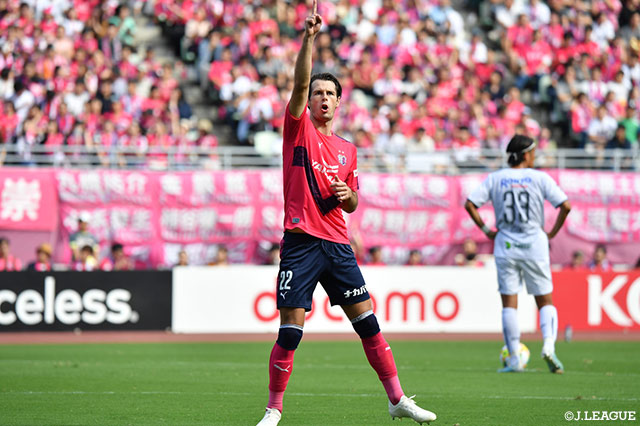 ソウザのFKに走り込んだマテイ ヨニッチがドンピシャであわせ、Ｃ大阪がリードを2点に広げる【明治安田Ｊ１ 第27節 Ｃ大阪vsＧ大阪】