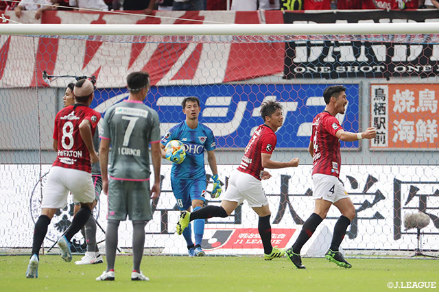 橋岡がクロスに長澤 和輝がオーバーヘッドで反応！シュートはゴールに吸い込まれ、浦和が2点目を獲得！【明治安田Ｊ１ 第27節 鳥栖vs浦和】