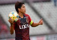 キャプテンマークを巻いた内田 篤人(鹿島)は77分まで出場した【明治安田J1 第27節 鹿島vs札幌】
