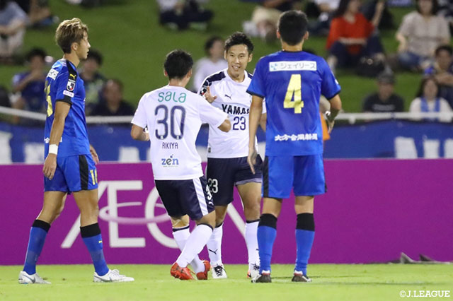 ルキアンからのヒールパスを受けた山本 康裕がダイレクトでシュートを放つ！これが決まり磐田が均衡を破る！【明治安田Ｊ１ 第27節 大分vs磐田】