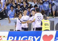 松本が右足でクロスを入れるとファーサイドで山本 康裕が頭で合わせ、磐田がラストプレーで勝ち越し点を奪う【明治安田J1 第27節 大分vs磐田】