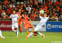 前半16分、奥抜 侃志(大宮)の右足を振り抜いた鋭いシュートがゴール右に決まる!【明治安田J2 第34節 大宮vs長崎】