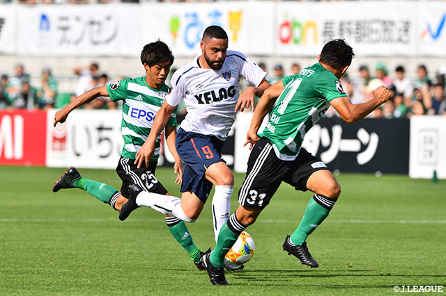 ディエゴ オリヴェイラ（FC東京）はドリブルやシュートでチャンスを作るも最後まで松本ディフェンスを崩せず。85分にピッチを退いた【明治安田Ｊ１ 第27節 松本vsFC東京】