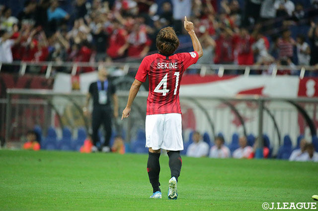 後半30分、セットプレーの流れからこぼれ球を受けた関根 貴大（浦和）が右足を振り抜くと、低い弾道の鋭いシュートがゴール左隅に決まる！【ACL 準決勝 第1戦 浦和vs広州恒大】