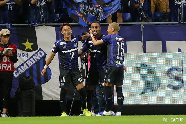 アデミウソン（#9）がヘディングでGKの手を弾く豪快なシュートを決め、Ｇ大阪がリードを3点に広げる【明治安田Ｊ１ 第28節 Ｇ大阪vs札幌】