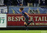 J1通算200試合出場を達成した藤春 廣輝(#4)が試合を決定づける4点目を獲得し、喜びを爆発させる【明治安田J1 第28節 G大阪vs札幌】