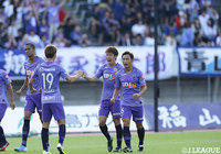 1-1で迎えた前半39分、ハイネルからのマイナスのクロスにフリーの稲垣 祥が合わせ広島が勝ち越しに成功！【明治安田Ｊ１ 第28節 広島vs神戸】