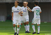 永井が落としたボールにセルジーニョが反応し右足を振り抜く！低く鋭いシュートがゴールに突き刺ささり、松本が開始2分で先制に成功する！【明治安田Ｊ１ 第28節 仙台vs松本】